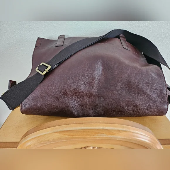 🛑SOLD🛑tg Fossil Unisex Brown Leather Messenger Bag Laptop Crossbody Work Bag. - Picture 13 of 14